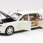 Rolls-Royce Phantom VII EWB English Baltas Kyosho 1:18 - image 2 of 8