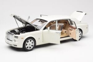 Rolls-Royce Phantom VII EWB English Baltas Kyosho 1:18 08841EW2 Metalas - nuotrauka 2 iš 8