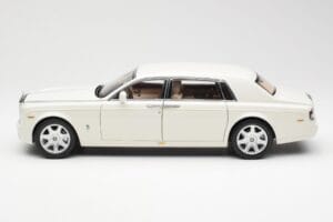 Rolls-Royce Phantom VII EWB English Baltas Kyosho 1:18 08841EW2 Metalas - nuotrauka 4 iš 8