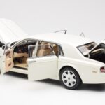 Rolls-Royce Phantom VII EWB English Baltas Kyosho 1:18 - image 5 of 8