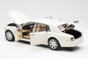 Rolls-Royce Phantom VII EWB English Baltas Kyosho 1:18 08841EW2 Metalas - nuotrauka 5 iš 8