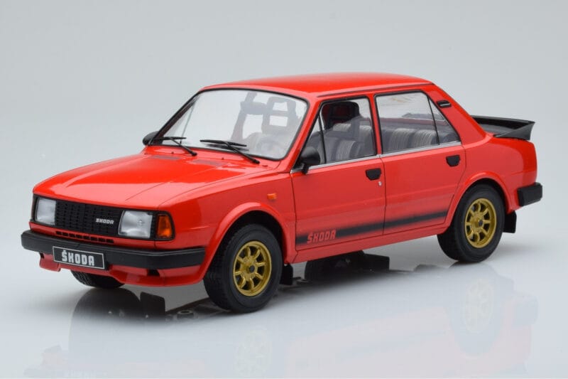 Skoda 130 LR Raudonas IXO 1:18