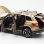 Skoda Kodiaq Auksinis FAW 1:18 - image 5 of 8