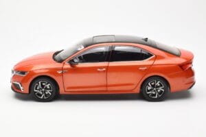 Skoda Octavia Pro Oranžinis FAW 1:18 ZMR000006ORA Metalas - nuotrauka 4 iš 8