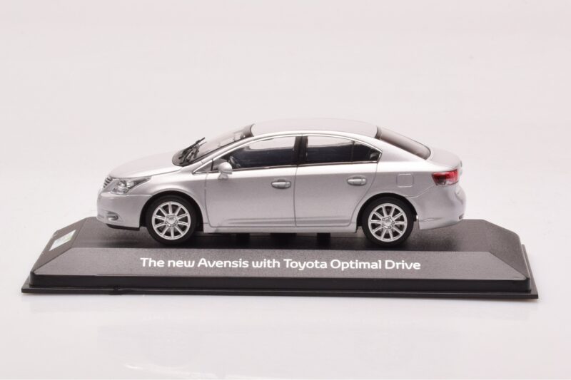 Toyota Avensis T270 Sidabrinis Minichamps 1:43