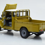 Toyota Land Cruiser 40 4x4 Pickup Alyvuogių Kyosho 1:18 - image 3 of 8