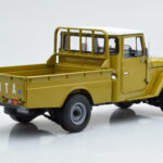 Toyota Land Cruiser 40 4x4 Pickup Alyvuogių Kyosho 1:18 - image 4 of 8