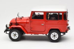 Toyota Land Cruiser FJ40 Van Raudonas Kyosho 1:18 08971R Metalas - nuotrauka 4 iš 8