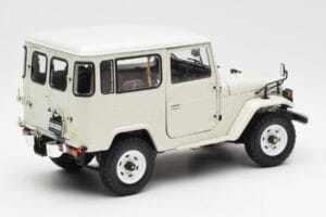 Toyota Land Cruiser FJ40 Van Baltas Kyosho 1:18 08971W Metalas - nuotrauka 3 iš 8