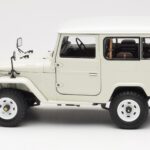 Toyota Land Cruiser FJ40 Van Baltas Kyosho 1:18 - image 4 of 8