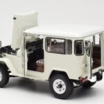 Toyota Land Cruiser FJ40 Van Baltas Kyosho 1:18 - image 5 of 8