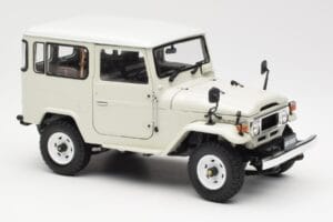 Toyota Land Cruiser FJ40 Van Baltas Kyosho 1:18 08971W Metalas - nuotrauka 6 iš 8