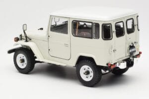 Toyota Land Cruiser FJ40 Van Baltas Kyosho 1:18 08971W Metalas - nuotrauka 7 iš 8