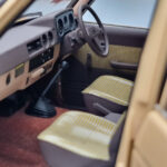 Toyota Land Cruiser 60 Smėlio Su Papildomais Dalimis Kyosho 1:18 - image 11 of 12