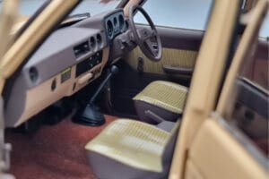 Toyota Land Cruiser 60 Smėlio Su Papildomais Dalimis Kyosho 1:18 08956XBE Metalas - nuotrauka 11 iš 12