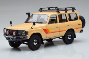 Toyota Land Cruiser 60 Smėlio Su Papildomais Dalimis Kyosho 1:18