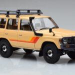Toyota Land Cruiser 60 Smėlio Su Papildomais Dalimis Kyosho 1:18 - image 5 of 12