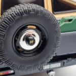 Toyota Land Cruiser 60 Smėlio Su Papildomais Dalimis Kyosho 1:18 - image 7 of 12