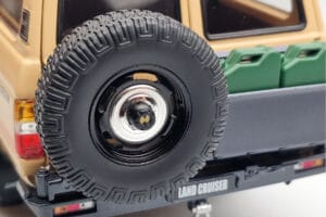 Toyota Land Cruiser 60 Smėlio Su Papildomais Dalimis Kyosho 1:18 08956XBE Metalas - nuotrauka 7 iš 12