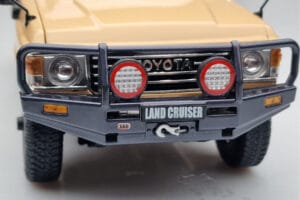 Toyota Land Cruiser 60 Smėlio Su Papildomais Dalimis Kyosho 1:18 08956XBE Metalas - nuotrauka 9 iš 12