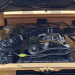 Toyota Land Cruiser 60 Smėlio Su Papildomais Dalimis Kyosho 1:18 - image 10 of 12