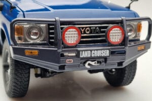 Toyota Land Cruiser 60 Mėlynas Su Papildomais Dalimis Kyosho 1:18 08956XBL Metalas - nuotrauka 8 iš 11