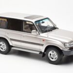 Toyota Land Cruiser HDJ80 Smėlio Metalinis Otto 1:18 - image 4 of 6