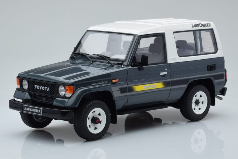 Toyota Land Cruiser LJ73 Pilkas Otto 1:18