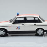 Volvo 240 GL Policija Belgija Minichamps 1:18 - image 3 of 6
