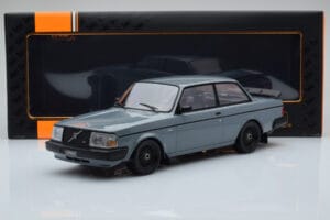 Volvo 240 Turbo Pilkas IXO 1:18 18CMC089 Metalas - nuotrauka 6 iš 6