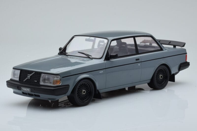 Volvo 240 Turbo Pilkas IXO 1:18