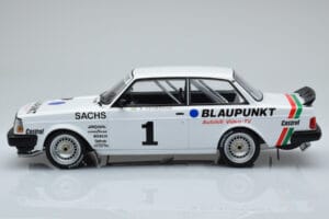Volvo 240 Turbo IPS Racing Blaupunkt #1 P. Stureson DTM Zolder 1986 IXO 1:18 18RMC106 Metalas - nuotrauka 3 iš 6