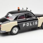 Volvo P121 Policija Revell 1:18 - image 3 of 8