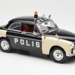 Volvo P121 Policija Revell 1:18 - image 6 of 8