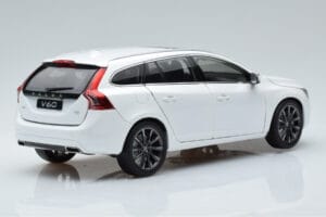 Volvo V60 D3 Crystal Baltas FAW 1:18 9430840 Metalas - nuotrauka 3 iš 7