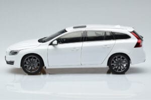 Volvo V60 D3 Crystal Baltas FAW 1:18 9430840 Metalas - nuotrauka 4 iš 7