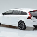 Volvo V60 D3 Crystal Baltas FAW 1:18 - image 6 of 7