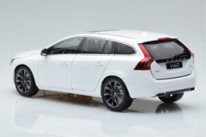 Volvo V60 D3 Crystal Baltas FAW 1:18 9430840 Metalas - nuotrauka 6 iš 7
