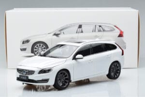 Volvo V60 D3 Crystal Baltas FAW 1:18 9430840 Metalas - nuotrauka 7 iš 7