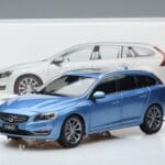 Volvo V60 D3 Power Mėlynas FAW 1:18 9430839 Metalas - image 7 of 7