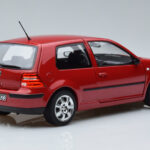 Volkswagen Golf Mk4 Raudonas Norev 1:18 - image 3 of 7
