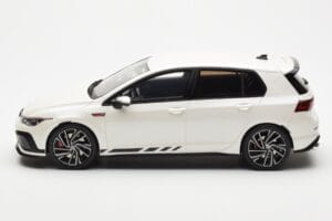Volkswagen Golf GTI Mk8 Clubsport Baltas Otto 1:18 OT986 Derva - nuotrauka 3 iš 6