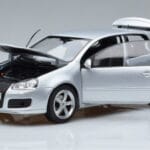 Volkswagen Golf GTI Mk5 Pirelli Edition Sidabrinis Norev 1:18 188425 Metalas - image 2 of 7