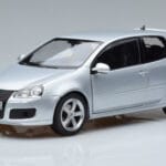Volkswagen Golf GTI Mk5 Pirelli Edition Sidabrinis Norev 1:18 188425 Metalas