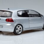 Volkswagen Golf GTI Mk5 Pirelli Edition Sidabrinis Norev 1:18 188425 Metalas - image 3 of 7