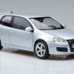 Volkswagen Golf GTI Mk5 Pirelli Edition Sidabrinis Norev 1:18 188425 Metalas - image 5 of 7