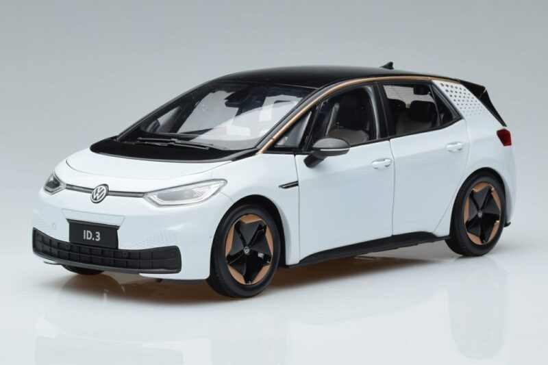 Volkswagen ID.3 Baltas FAW 1:18 ZVN000001WEI Metalas