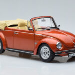 Volkswagen Beetle 1303 Kabrioletas Oranžinis Norev 1:18 - image 4 of 6