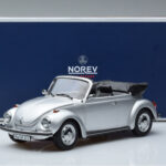 Volkswagen Beetle 1303 Kabrioletas Sidabrinis Norev 1:18 - image 6 of 6
