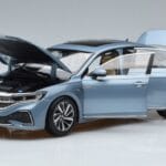 Volkswagen Passat B8 Mėlynas FAW 1:18 ZVF000003A Metalas - image 2 of 7